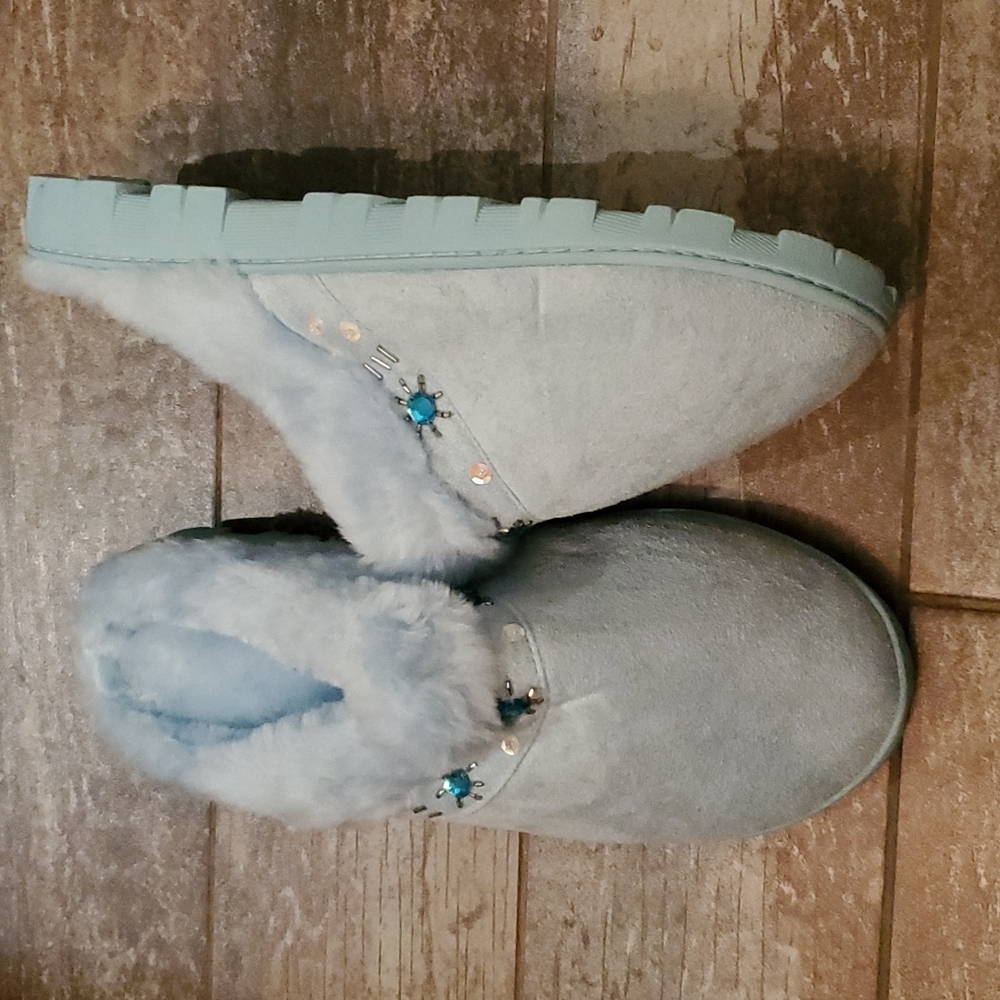 Slippers - Picture 2 of 5